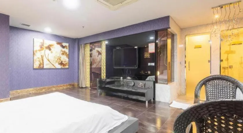 Bed in Qingdao Hengbo Hotel