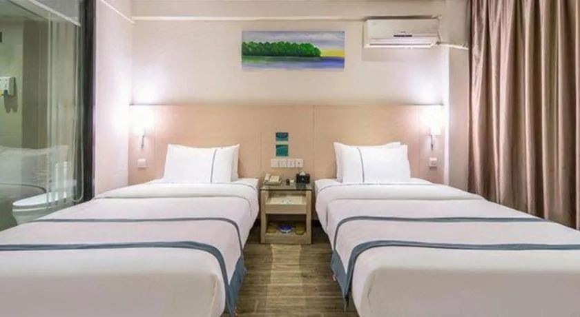 Bed in City Comfort Inn Wuzhou Wangcheng Square