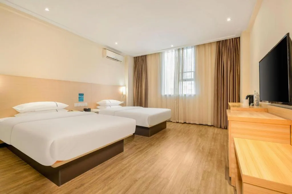 Bed in City Comfort Inn Wuzhou Wangcheng Square