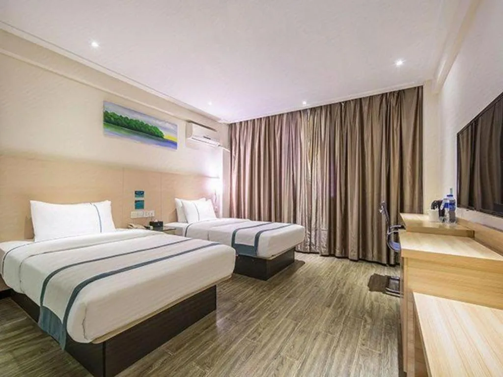 Bed in City Comfort Inn Wuzhou Wangcheng Square
