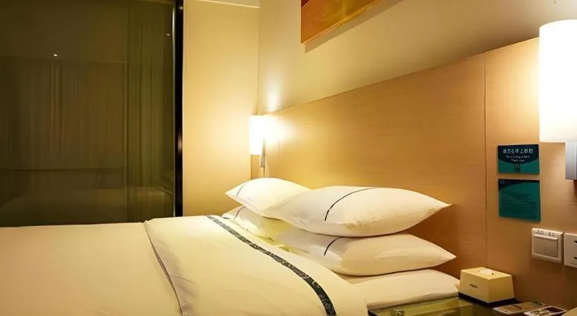 Bed in City Comfort Inn Wuzhou Wangcheng Square