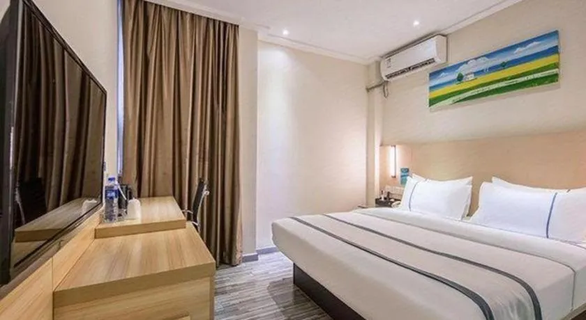 Bed in City Comfort Inn Wuzhou Wangcheng Square