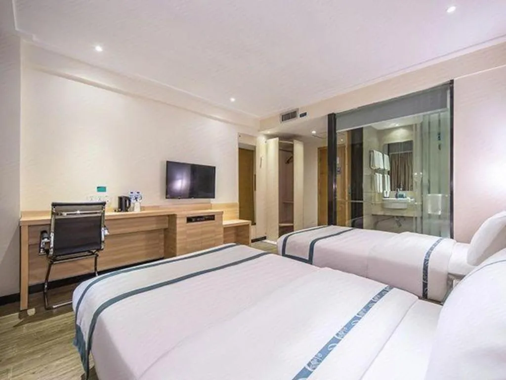 Bed in City Comfort Inn Wuzhou Wangcheng Square