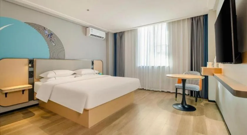 Bed in City Comfort Inn Wuzhou Wangcheng Square