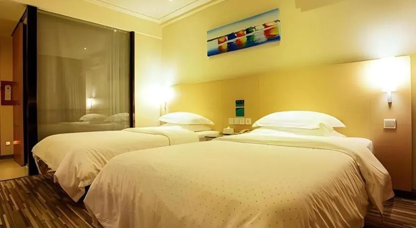 Bed in City Comfort Inn Wuzhou Wangcheng Square