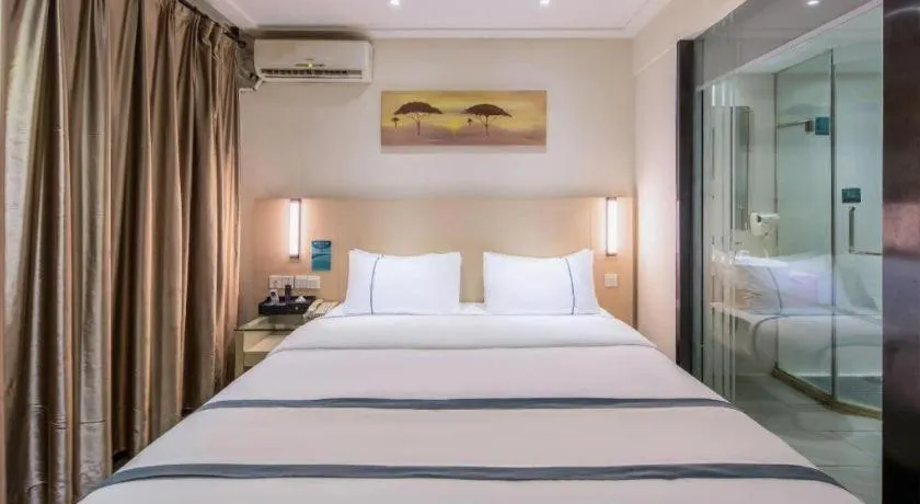 Bed in City Comfort Inn Wuzhou Wangcheng Square
