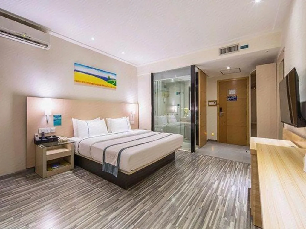 Bed in City Comfort Inn Wuzhou Wangcheng Square