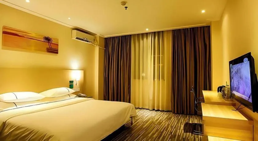 Bed in City Comfort Inn Wuzhou Wangcheng Square