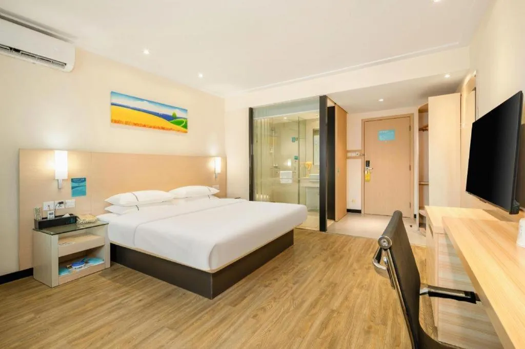 Bed in City Comfort Inn Wuzhou Wangcheng Square