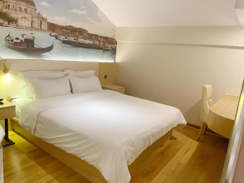 Bed in Hanting Premium Hotel Hangzhou West Lake Duanqiao