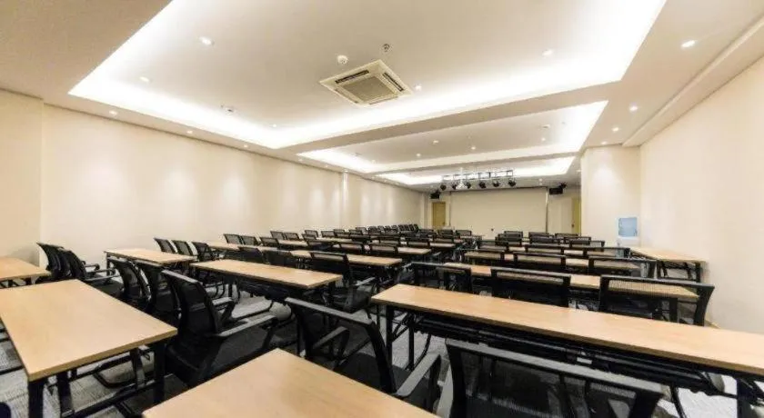 JI Hotel Dalian Xinghai Park