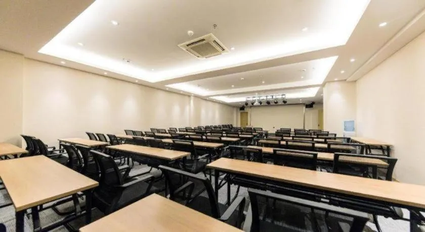 JI Hotel Dalian Xinghai Park