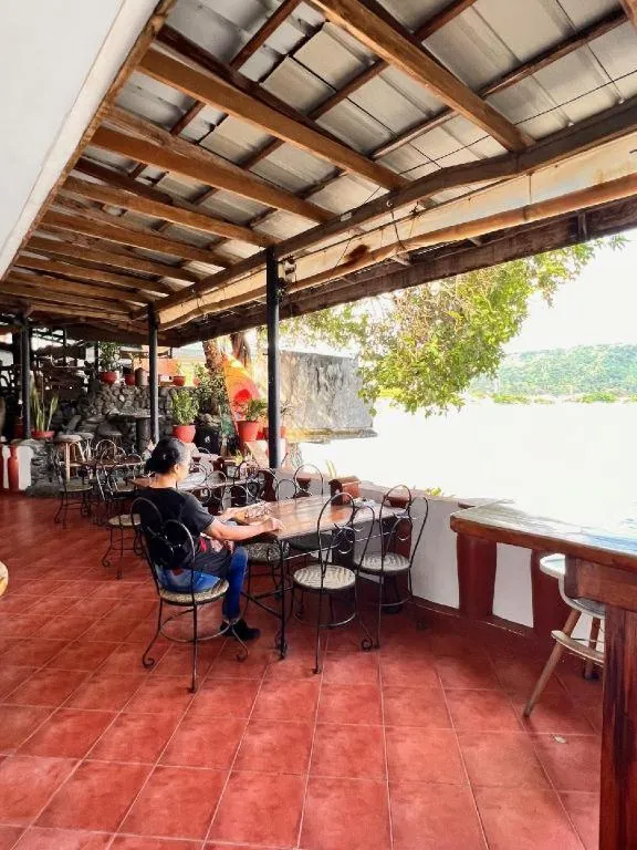 Harleys Pub and Hotel