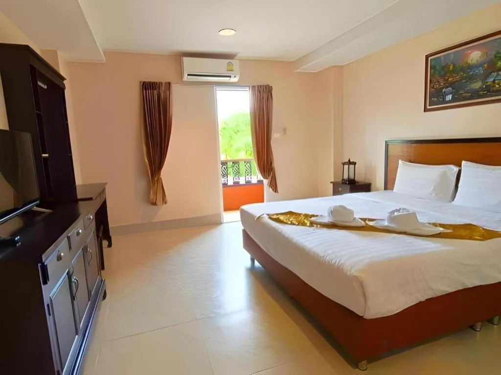 Bed in Rayong Lanna Hotel