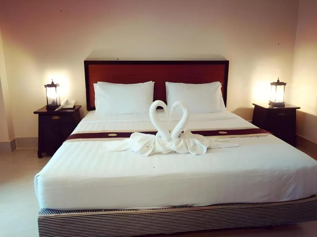 Bed in Rayong Lanna Hotel