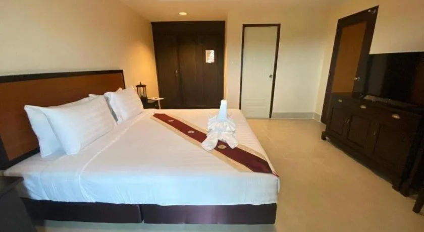 Bed in Rayong Lanna Hotel