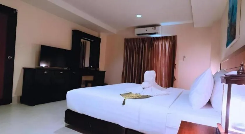 Bed in Rayong Lanna Hotel