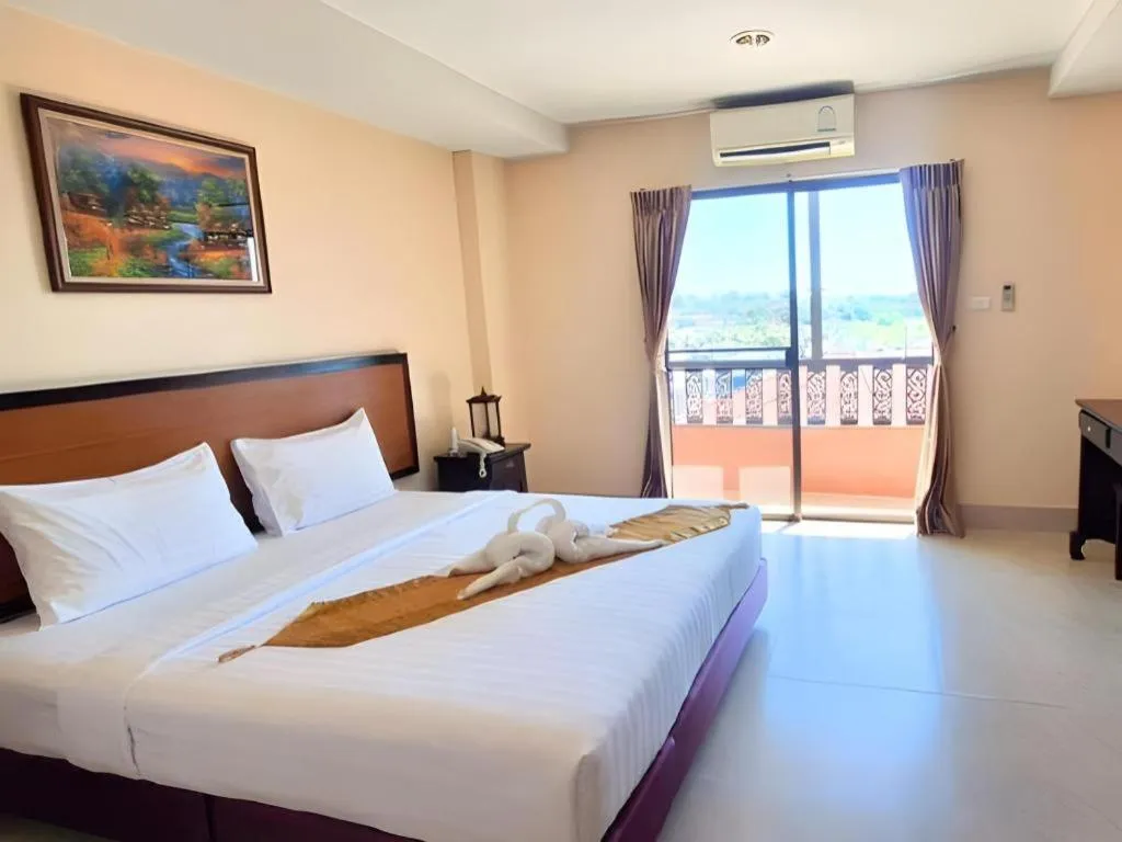 Bed in Rayong Lanna Hotel