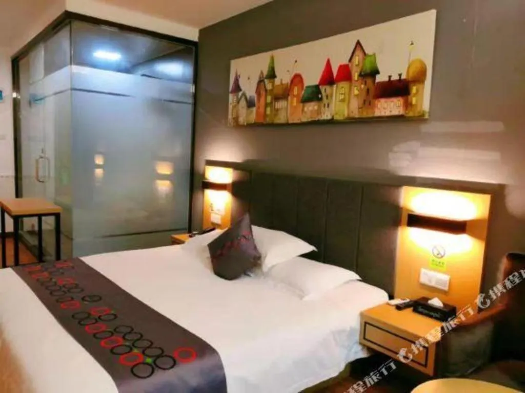 Bed in Yi Mi Hotel Shenzhen Longgang Pinghu South China City