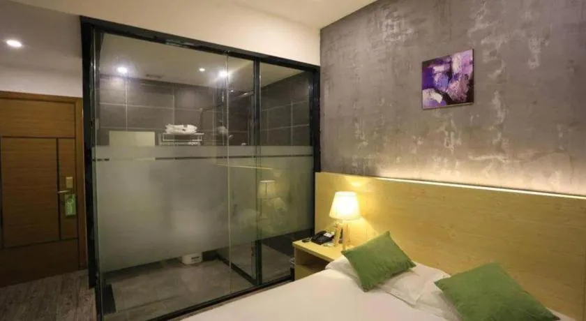 Bed in Yi Mi Hotel Shenzhen Longgang Pinghu South China City