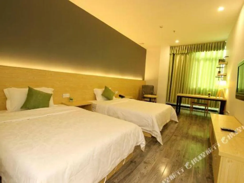 Bed in Yi Mi Hotel Shenzhen Longgang Pinghu South China City