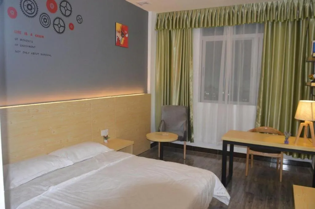 Bed in Yi Mi Hotel Shenzhen Longgang Pinghu South China City
