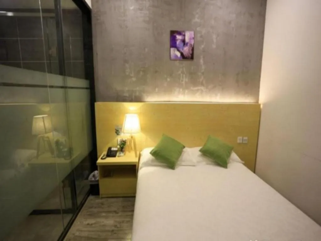 Bed in Yi Mi Hotel Shenzhen Longgang Pinghu South China City