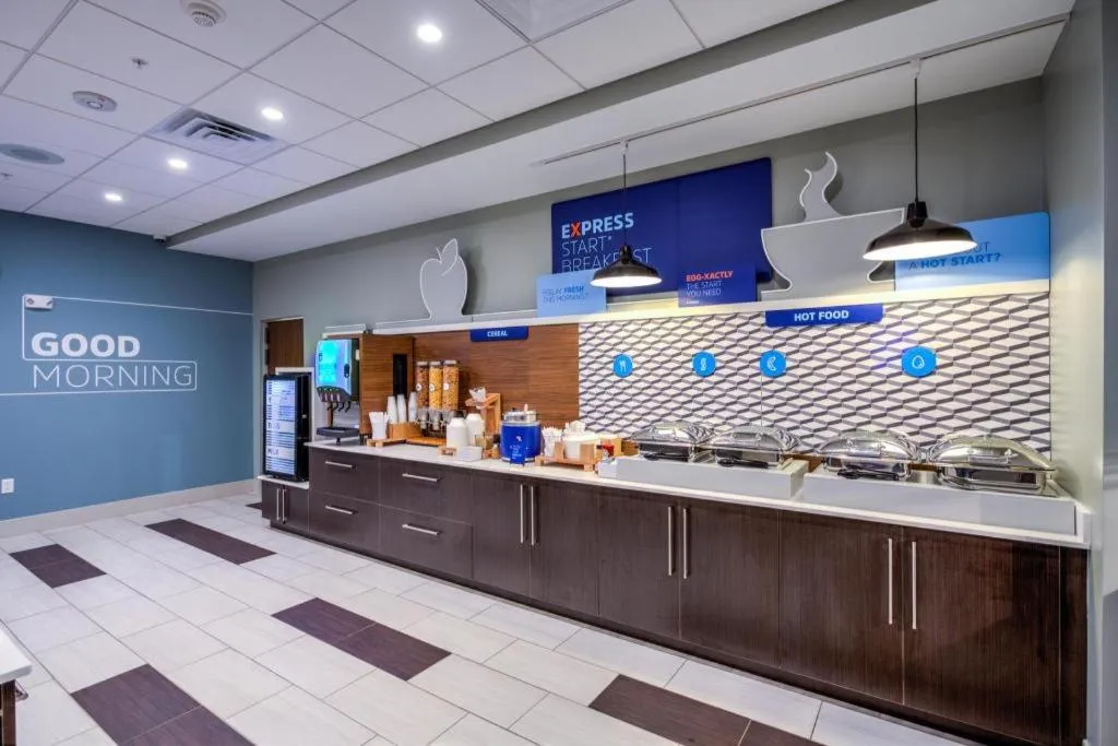 Holiday Inn Express & Suite Milroy - Reedsville By IHG