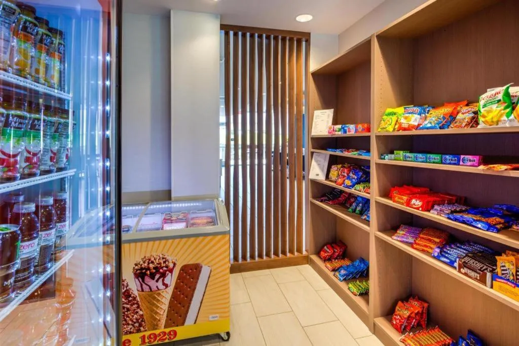 Holiday Inn Express & Suite Milroy - Reedsville By IHG