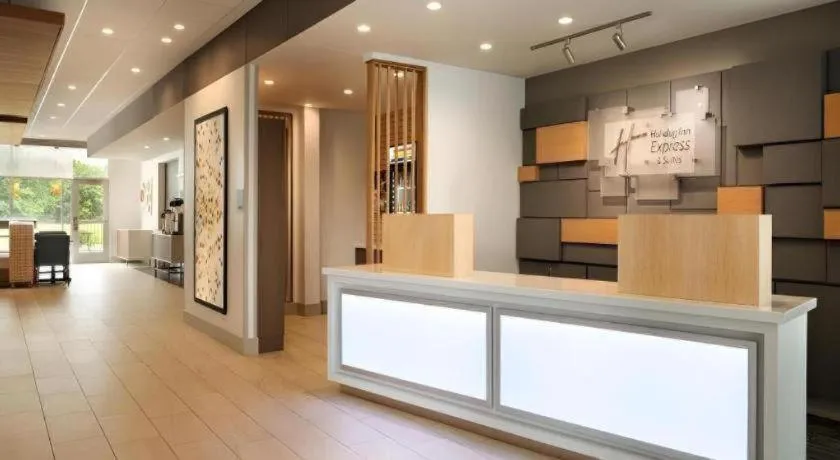 Holiday Inn Express & Suite Milroy - Reedsville By IHG