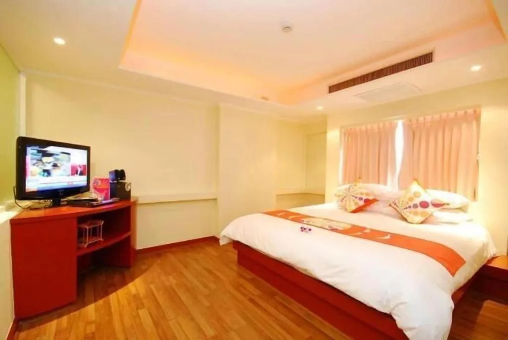 Bed in Hip Hotel Bangkok