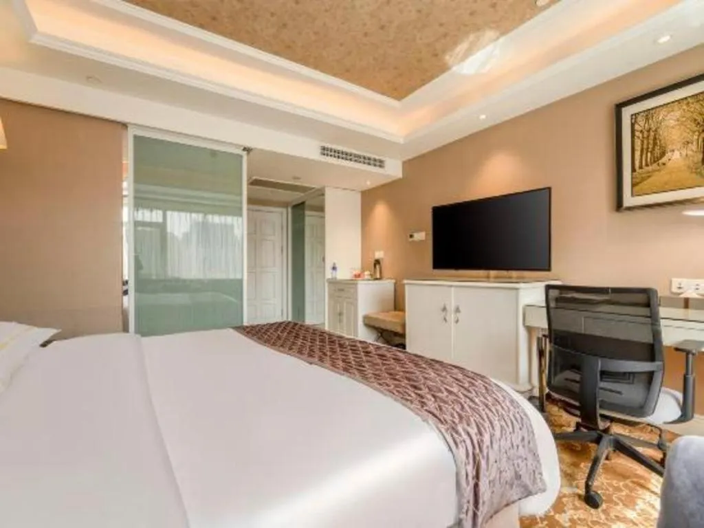 Bed in Yantai Bihai Hotel