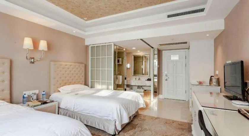 Bed in Yantai Bihai Hotel