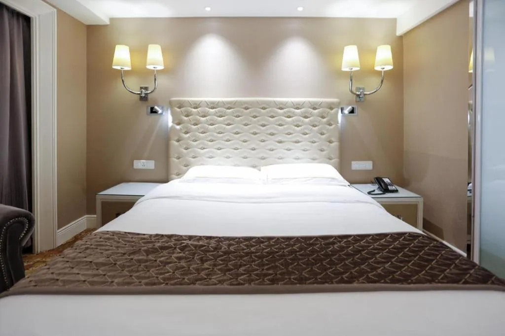 Bed in Yantai Bihai Hotel