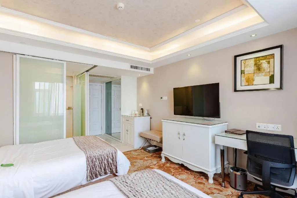 Bed in Yantai Bihai Hotel