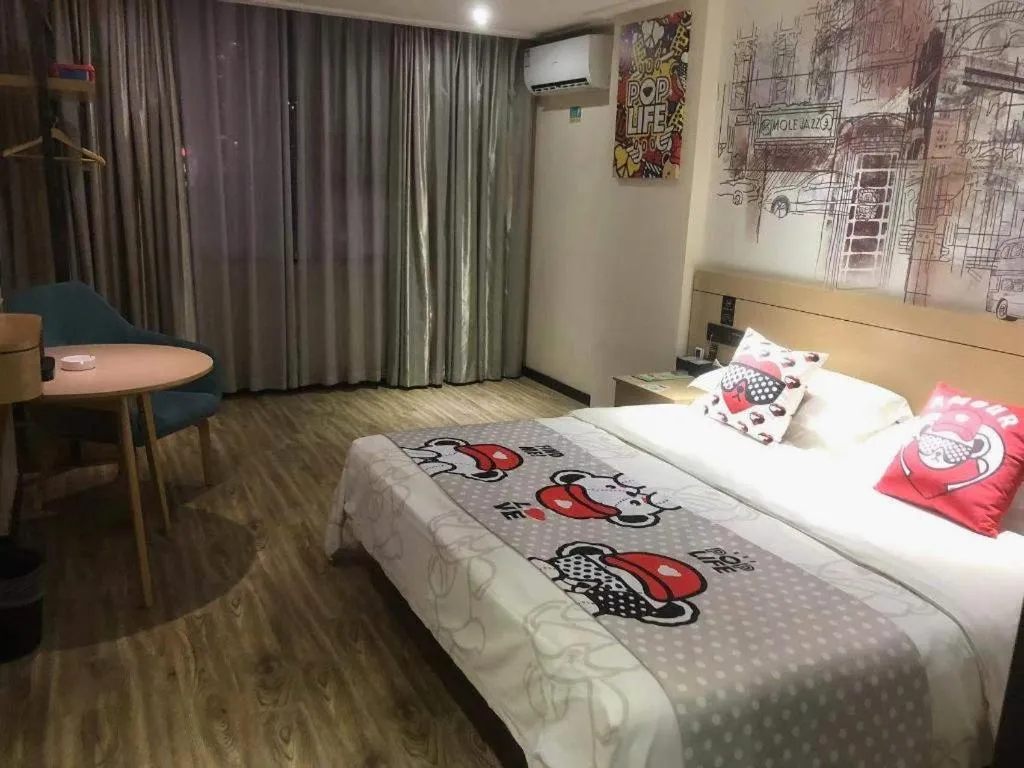 Bed in City Comfort Inn Guigang Tangren Street