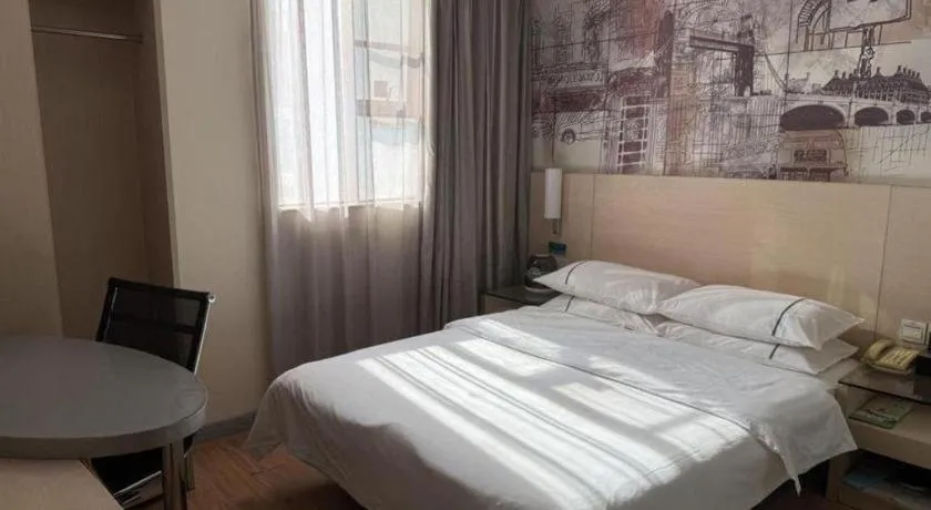 Bed in City Comfort Inn Guigang Tangren Street