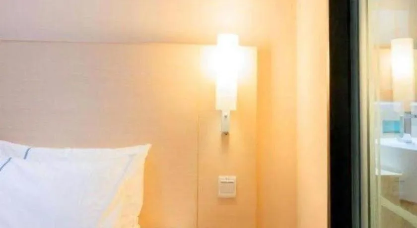 Bed in City Comfort Inn Guigang Tangren Street