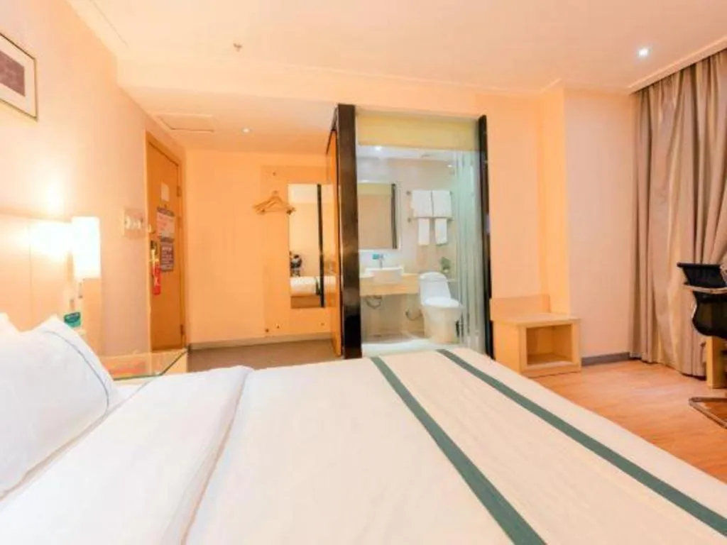 Bed in City Comfort Inn Guigang Tangren Street