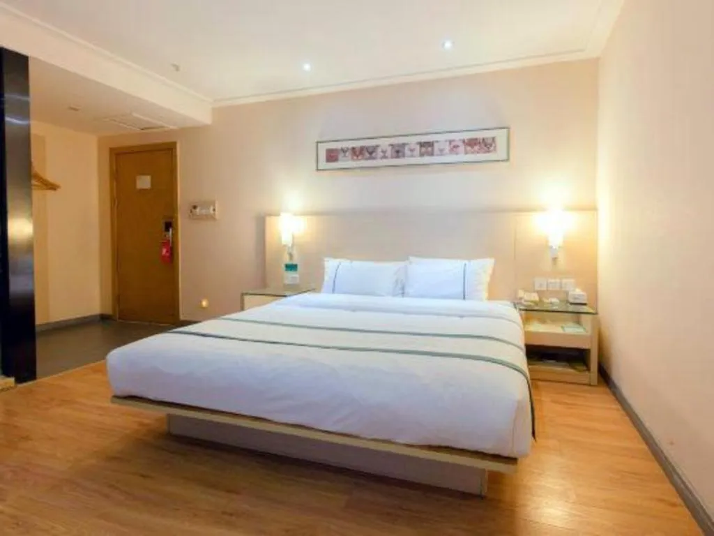 Bed in City Comfort Inn Guigang Tangren Street