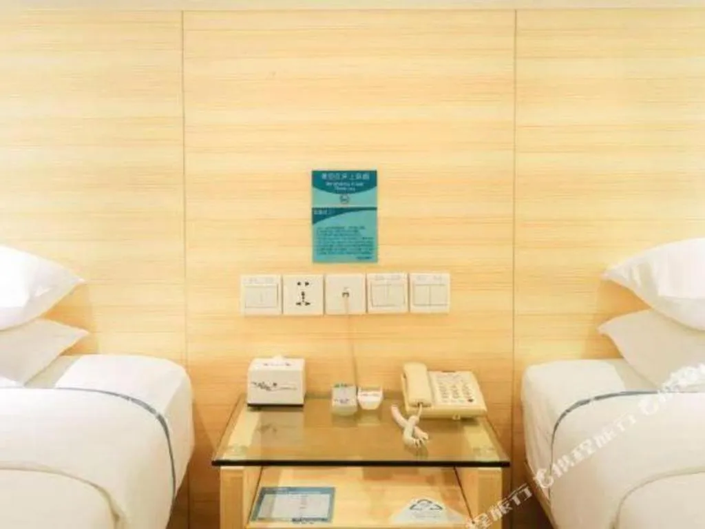 Bed in City Comfort Inn Guigang Tangren Street