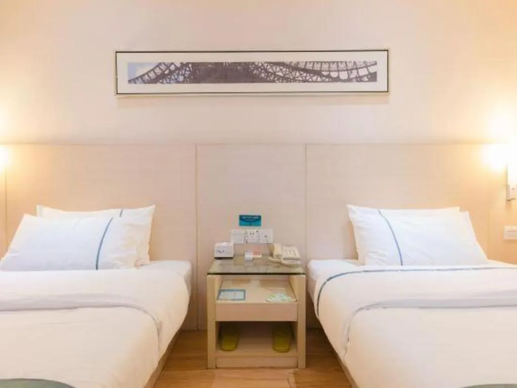 Bed in City Comfort Inn Guigang Tangren Street