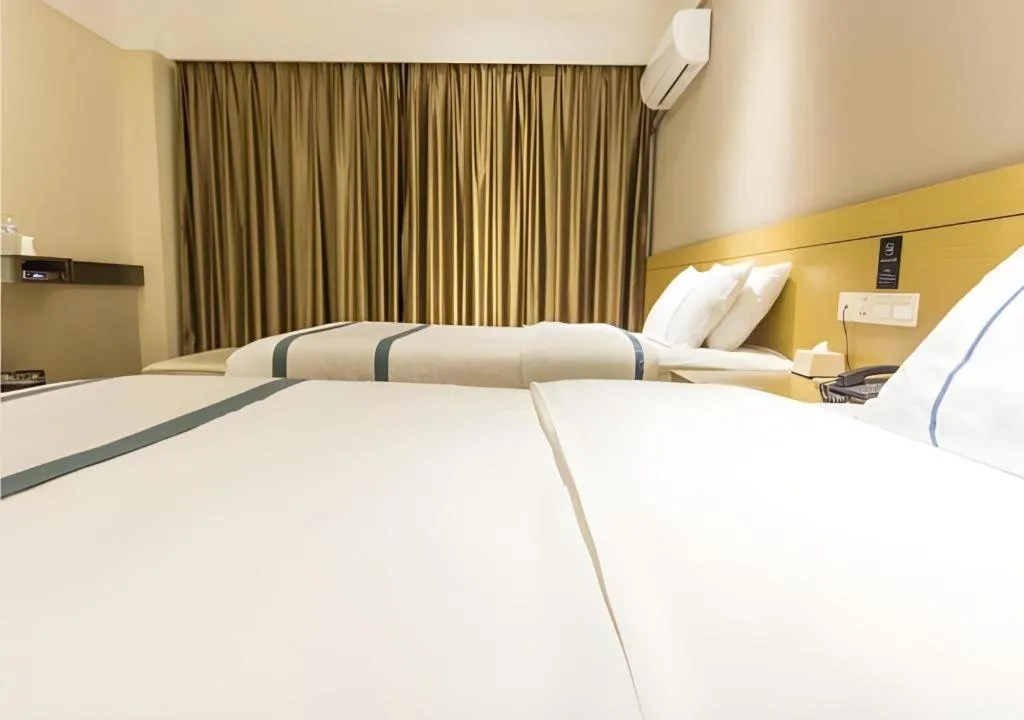 Bed in City Comfort Inn Liuzhou Liunan Wanda Plaza