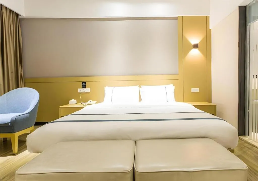 Bed in City Comfort Inn Liuzhou Liunan Wanda Plaza