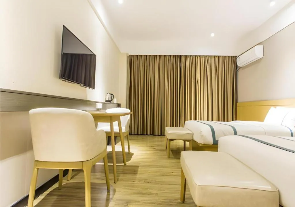 Bed in City Comfort Inn Liuzhou Liunan Wanda Plaza