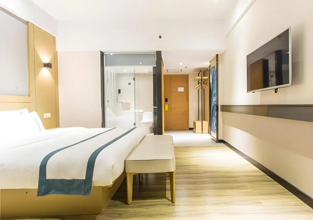 Bed in City Comfort Inn Liuzhou Liunan Wanda Plaza