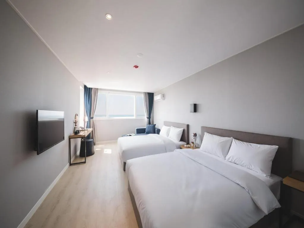 Bed in Sallys Jeju Hotel