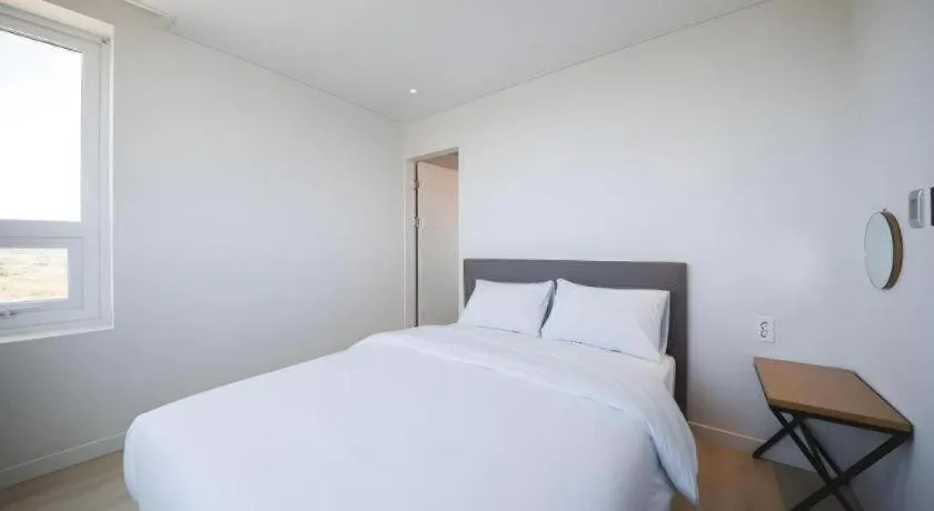 Bed in Sallys Jeju Hotel