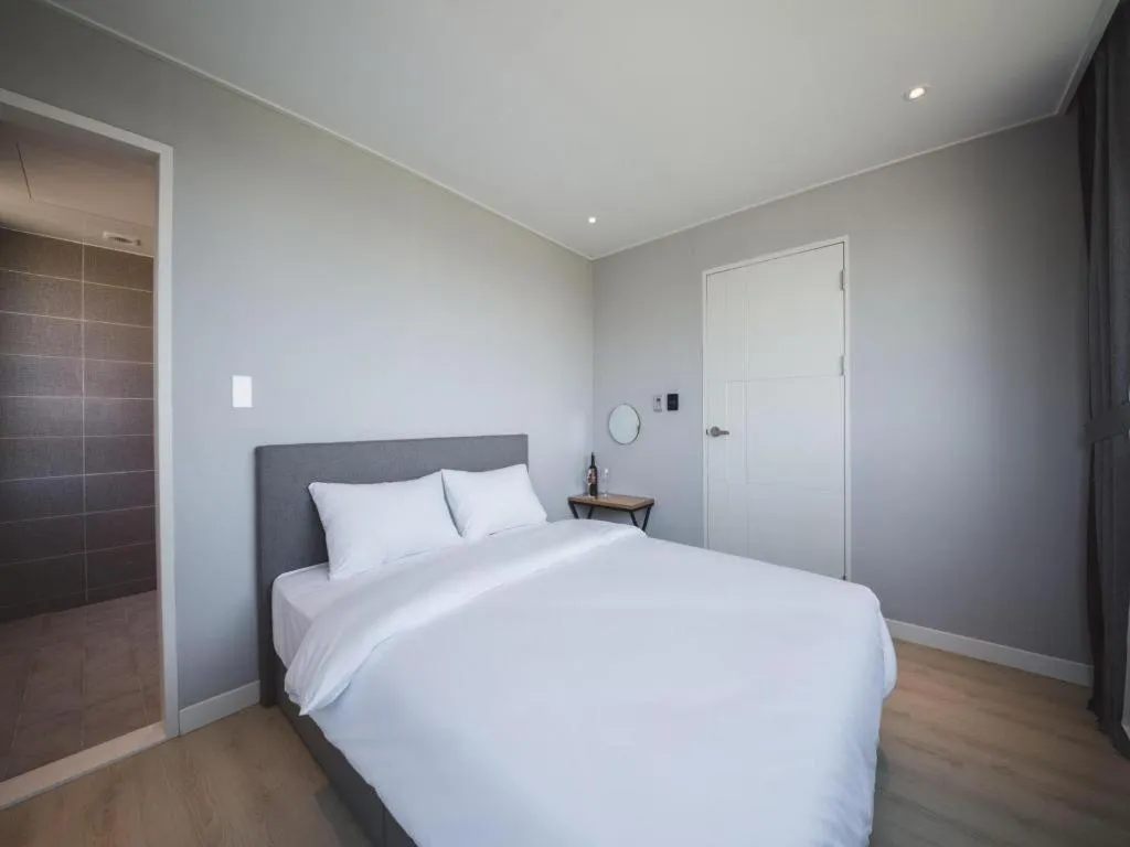 Bed in Sallys Jeju Hotel