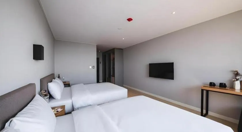 Bed in Sallys Jeju Hotel